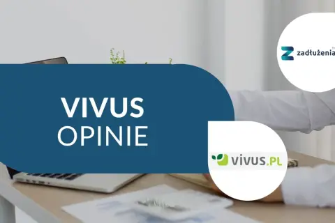 Opinie o Vivus: czy w Vivus można przedłużyć pożyczkę? Na biurku laptop, kalkulator i dokumenty.