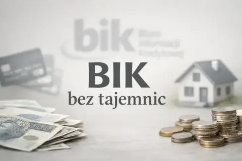 Chcesz wiedzieć, jak naprawić historię kredytową? Na zdjęciu BIK bez tajemnic: pieniądze, karty, dom i monety.