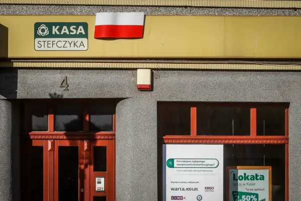 Kasa Stefczyka, z polską flagą i ofertą lokat. Czy to miejsce oferuje uczciwe skoki stefczyka oszustwa?